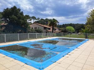 Appartements Appartement avec piscine et proche de la plage : photos des chambres