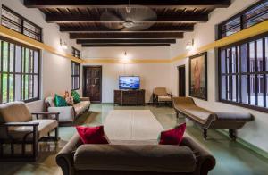 SaffronStays Amaya - 5BR 300-year-old Kerala-style heritage villa with spa, stepped pond & farm-to-table meals near Kannur Airport