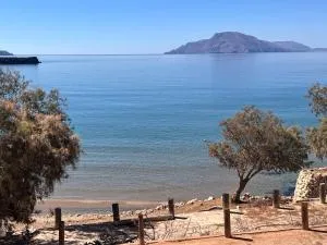 Aether Beach House - 弗伊尼基昂