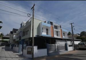 Elamkulam Penthouse - 3bhk AC with Kitchen - Kochi