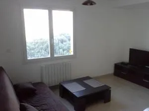 Appartement, rez de villa avec jardin - Altagene