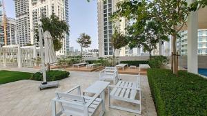 A Premium 2 Bedroom in Beach Vista with JBR View