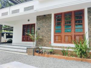 Half moon holiday home - 4 Bedroom Villa
