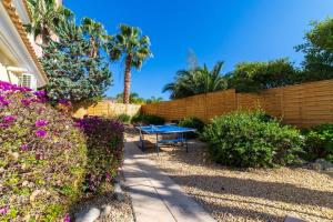 4 Bedroom Luxury Villa with Heated 15m Pool For Up-To 10 Guests