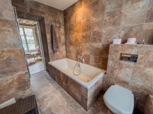 Manoir XV et Grange avec Piscine chauffée privée