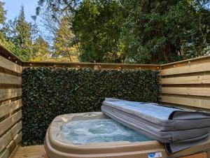 Cear 2- Private Hot Tub- Perth-Pet Friendly Lodge