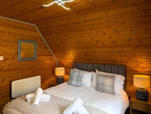 Cear 2- Private Hot Tub- Perth-Pet Friendly Lodge