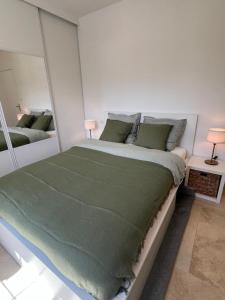 Villas Charming Provencal Villa with pool and garden : photos des chambres
