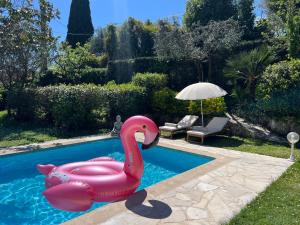 Villas Charming Provencal Villa with pool and garden : photos des chambres