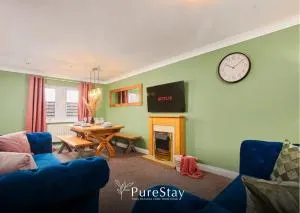 Stunning 6-Bedroom House in Nantwich with Parking & Free Wi-Fi by PureStay Short Lets - Baddiley
