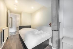 Kensington - Two Bedroom Central London Apartment with Garden