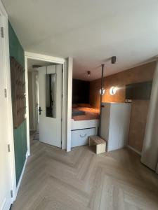 Cozy Cabin at houseboat