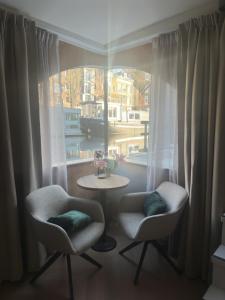 Cozy Cabin at houseboat