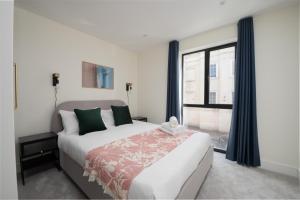 Luxury Chelsea & Fulham Flat with Large Balcony, Central London Location, High spec luxury apartment
