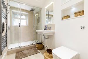 Stylish Kings Cross Apartment with Garden