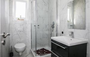 1 Bedroom Lovely Apartment In Vrsi 