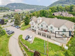 Ski Retreat, Steps to Slopes, Balcony, Fireplace