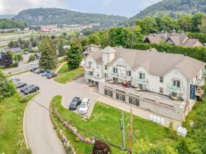 Ski Retreat, Steps to Slopes, Balcony, Fireplace