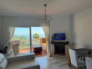 Sunny Coast Rooms in shared apartment private bathroom Habitaciones con baño privado en piso compartido Mijas Marbella