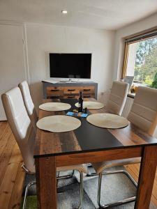 Ferienwohnung Pfotenglück nahe Ostsee mit atemberaubender Dachterrasse & Gartenblick