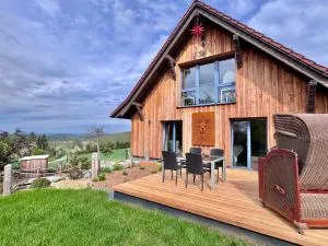 TOP moderne FeWo - Alpakahof zum Himmelreich, traumhafte Lage, Terrasse mit Weitblick, kostenfreier Parkplatz, Nähe Kurklinik, optional Sauna - Hartmannsbach