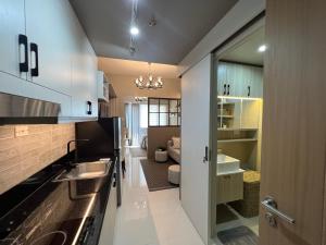Cozy Condo Apartment in Red Residences Makati near malls and airport