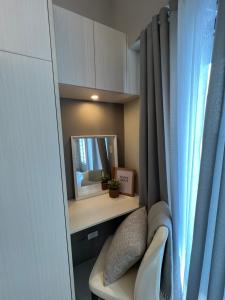 Cozy Condo Apartment in Red Residences Makati near malls and airport