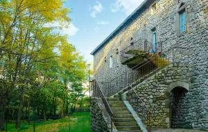 3 Bedroom Lovely Home In Jaujac - 维扎克