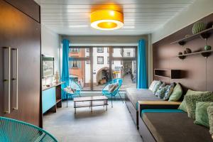 Cozy and Stylish with A-C in City Center!