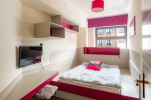 Cozy and Stylish with A-C in City Center!