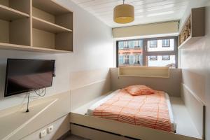 Cozy and Stylish with A-C in City Center!