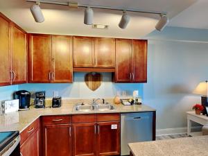 Laketown Wharf #1137