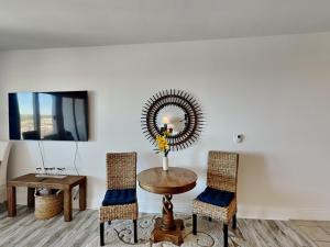 Laketown Wharf #1137