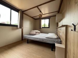 Campings La Buissonniere Lodges : photos des chambres