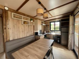 Campings La Buissonniere Lodges : photos des chambres