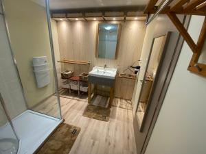 Le Fenil-Logis Sauna Bain Nordique Salle cinéma