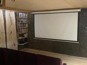 Le Fenil-Logis Sauna Bain Nordique Salle cinéma