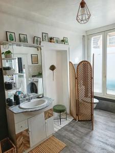 Sejours chez l'habitant ROOMS HOME CSM Suites privees 1 suite 2 chambres et 1 suite avec terrasse en coeur de ville entre Paris et Reims 40 mn Disneyland Paris : photos des chambres