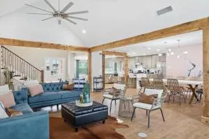 5BD Vacation Retreat w Pool Bar Games - Watauga