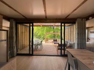 Campings La Buissonniere Lodges : photos des chambres