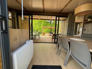 Campings La Buissonniere Lodges : photos des chambres