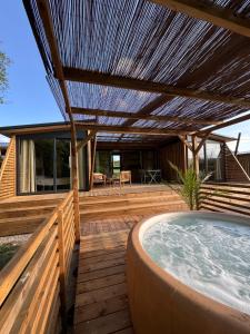 Campings La Buissonniere Lodges : photos des chambres