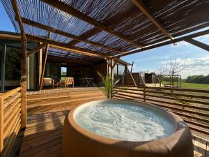 Campings La Buissonniere Lodges : photos des chambres