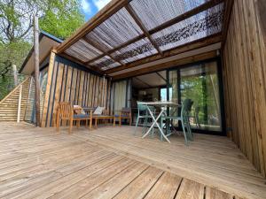 Campings La Buissonniere Lodges : photos des chambres