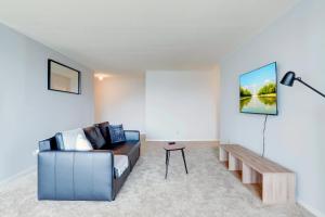 Family-Sized 3BR Retreat Minutes from Reagan National