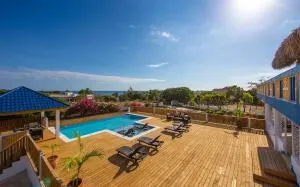 Treasure Beachfront Getaway- Butterfly Hill Villa and Studio Apartment - Трежер-Бич