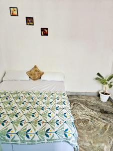 mahadev Hotel NOOR stay 1km away frm kashiwishnath