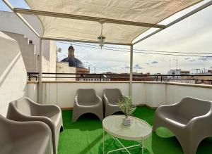 Penthouse - Split Level with Terrace room in Palau de Palomar