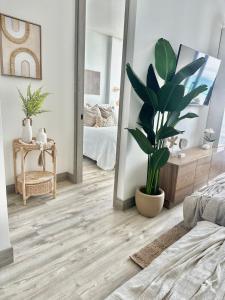 Lujoso apartamento con balcón y vista al mar