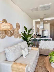 Lujoso apartamento con balcón y vista al mar